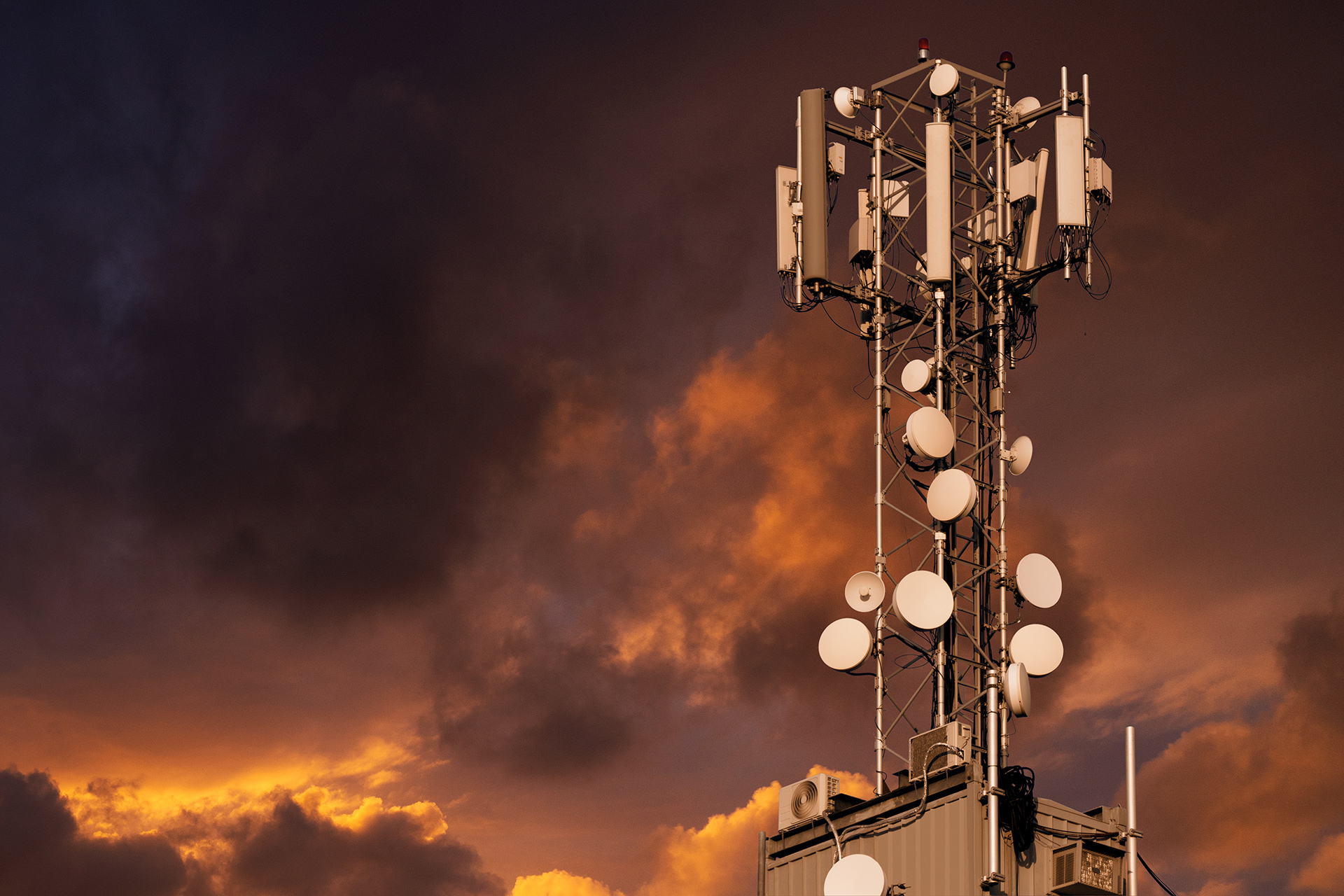 5G Security & Privacy Challenges 1 5G Security Privacy
